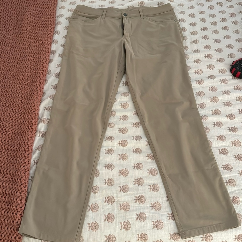 Men’s Lululemon ABC pants khaki